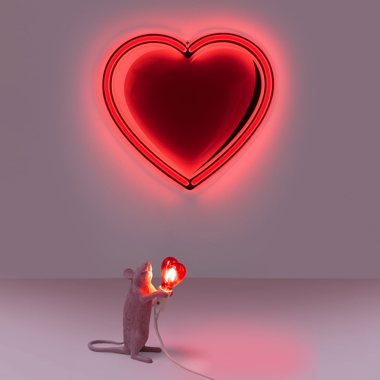 SELETTI Mouse Lamp Valentine dekorlampe USB hvit/rød E14 lysdetalj