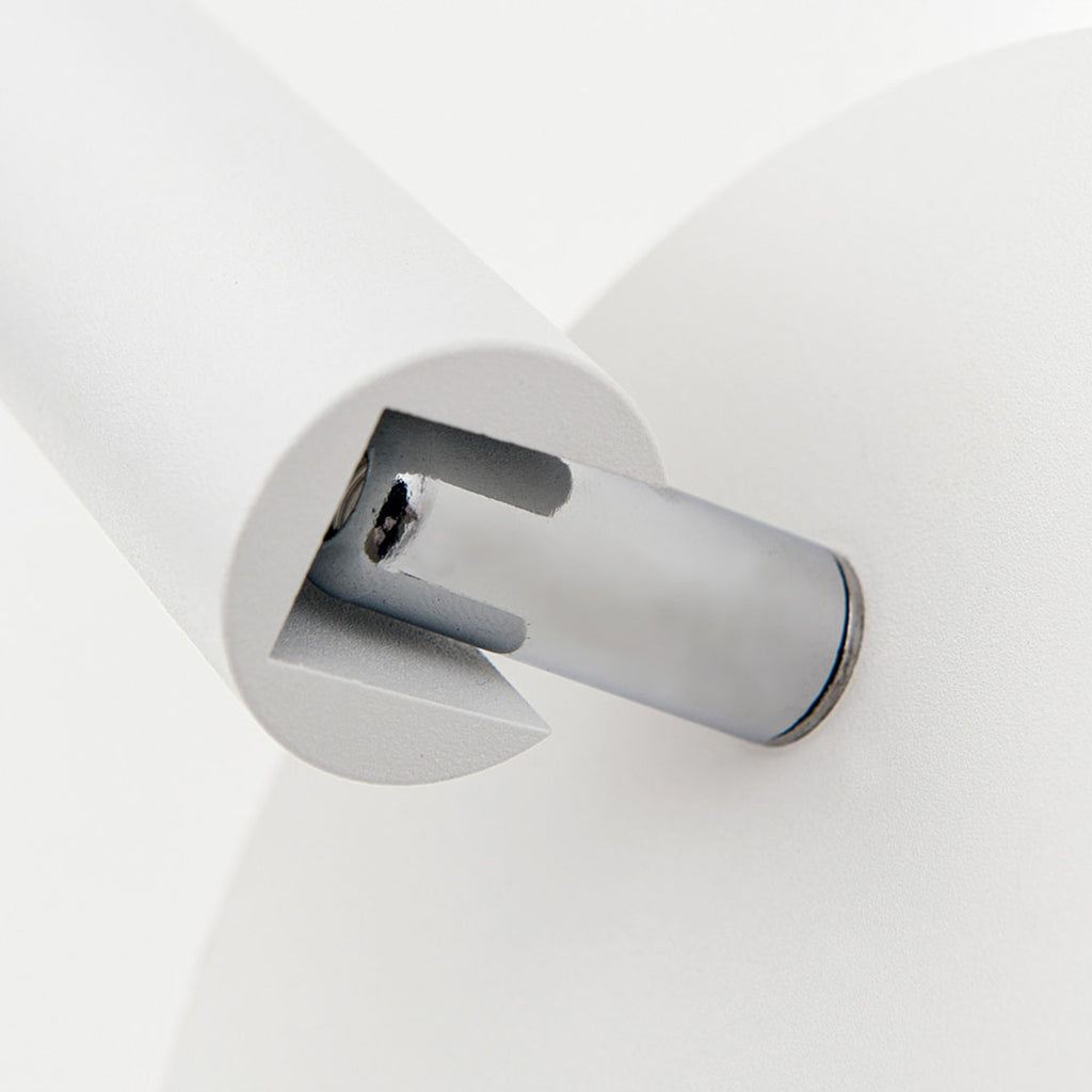LED vegglampe Lenny med spot og indirekte lys hvit sett fra siden