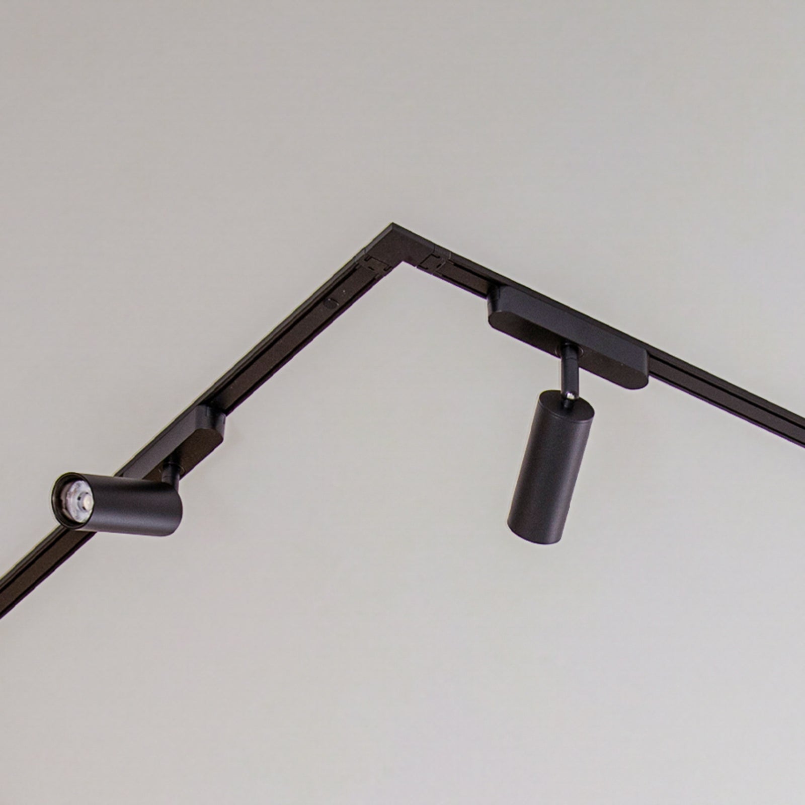 Skinnesystem Lumaro 48V 16 LED-spotter dimbar svart strømtilkobling