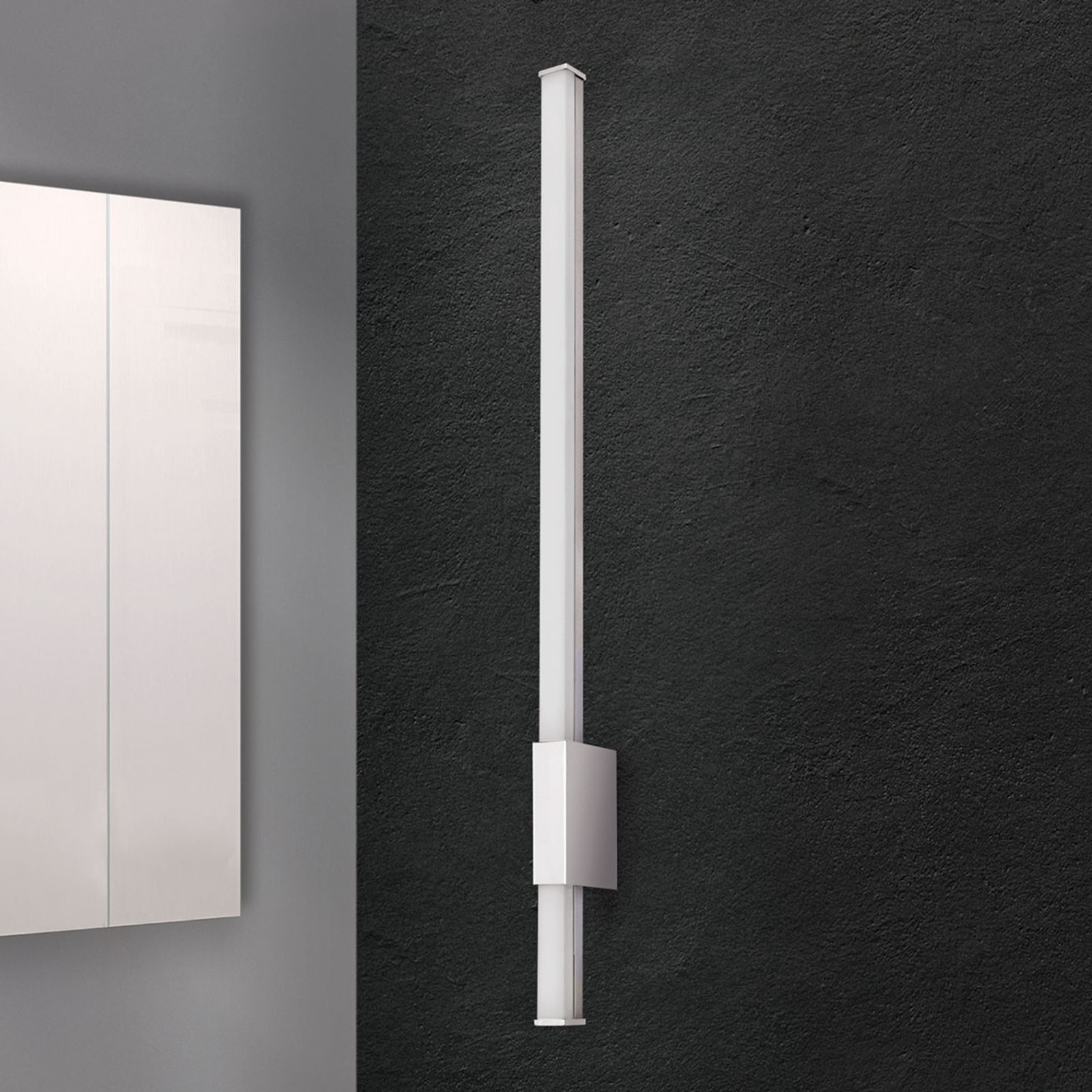 Smal LED baderomsvegglampe Argo krom bakside