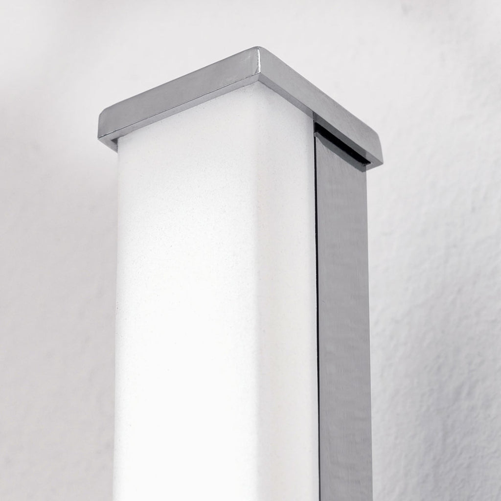 Smal LED baderomsvegglampe Argo krom detalj kromfinish