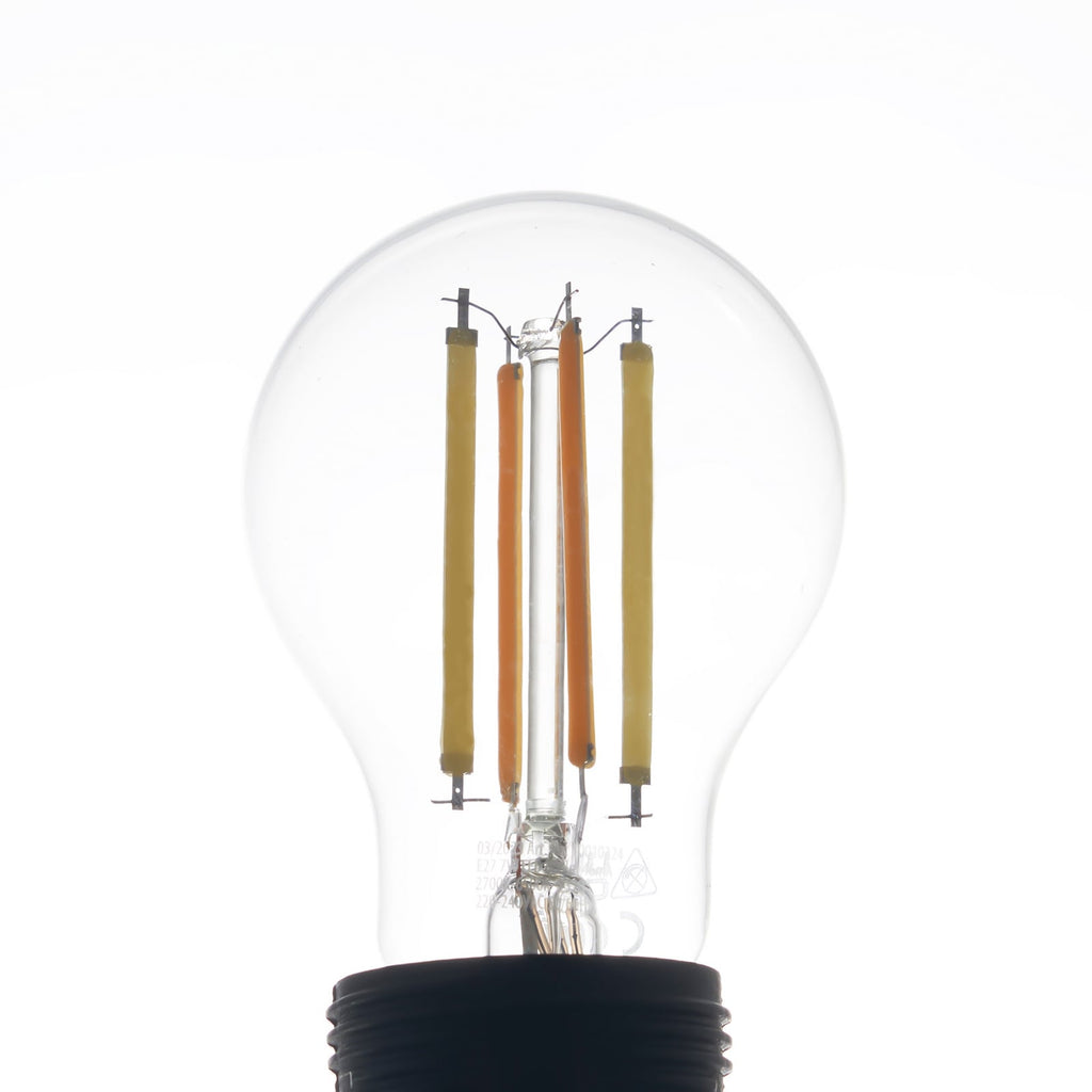 Smart LED filamentpære E27 7W CCT dimbar klar Zigbee Hue LUUMR montert