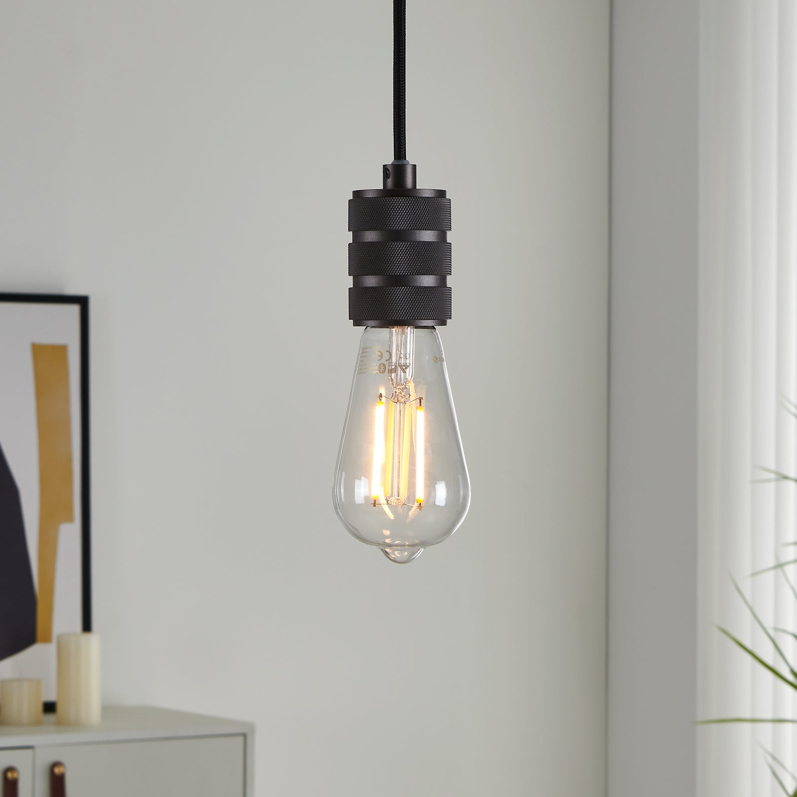 Smart LED-filamentpære ST64 E27 6W 806lm CCT klar montert i lampe
