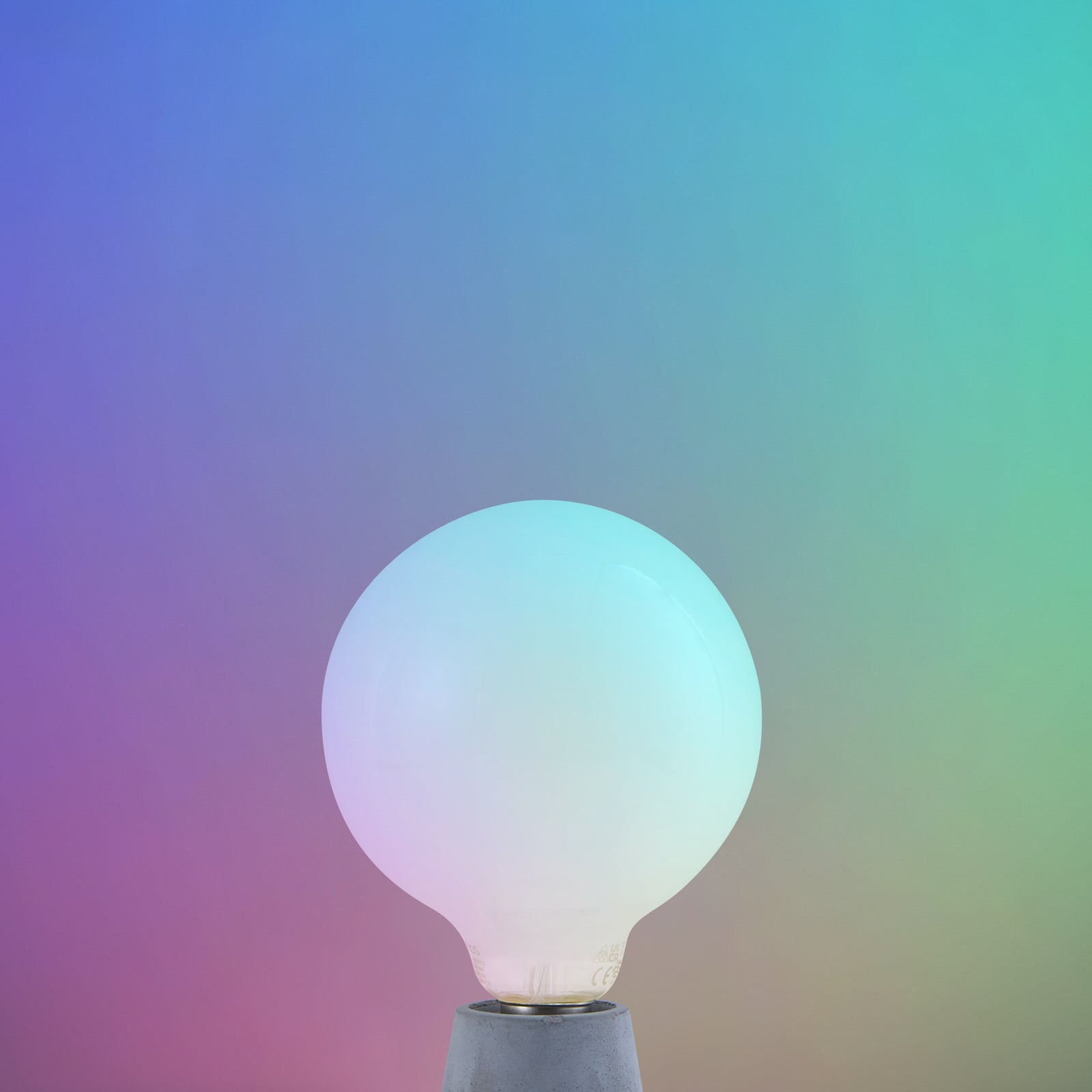 Smart LED-globepære E27 G125 7W CCT WiFi dimbar matt montert i lampe