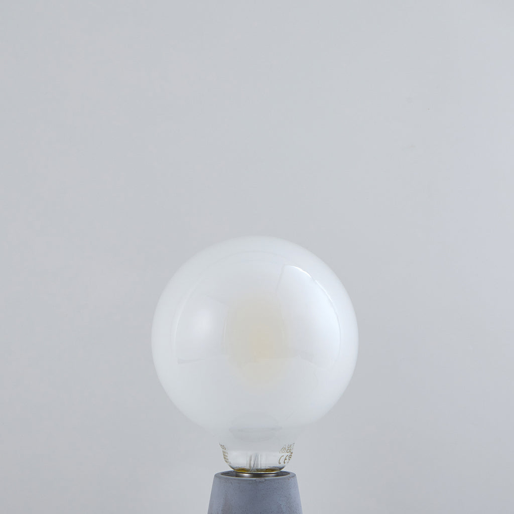 Smart LED-globepære E27 G125 7W CCT WiFi dimbar matt nærbilde