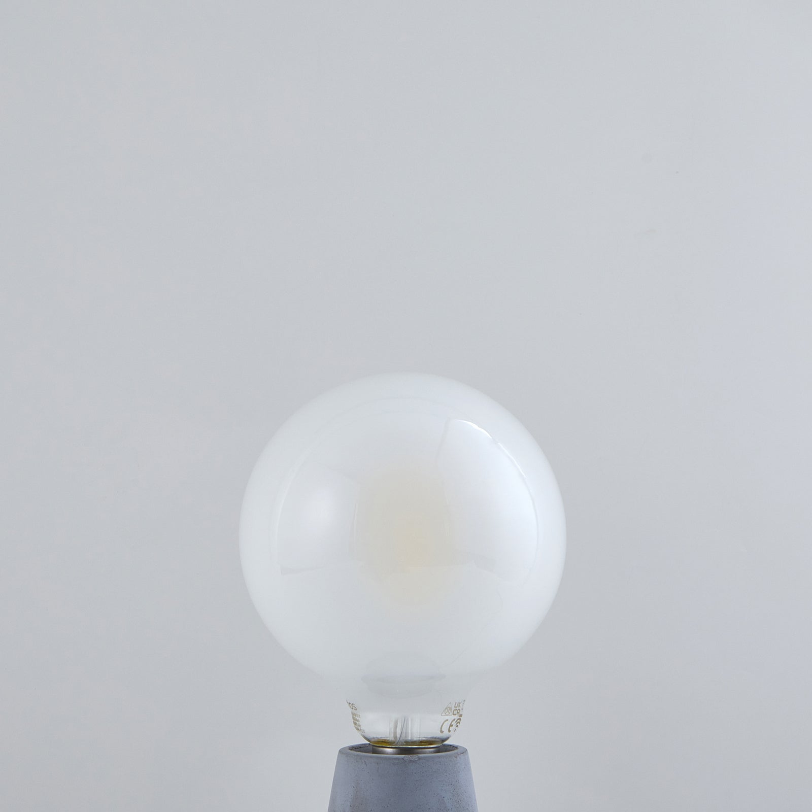 Smart LED-globepære E27 G125 7W CCT WiFi dimbar matt nærbilde