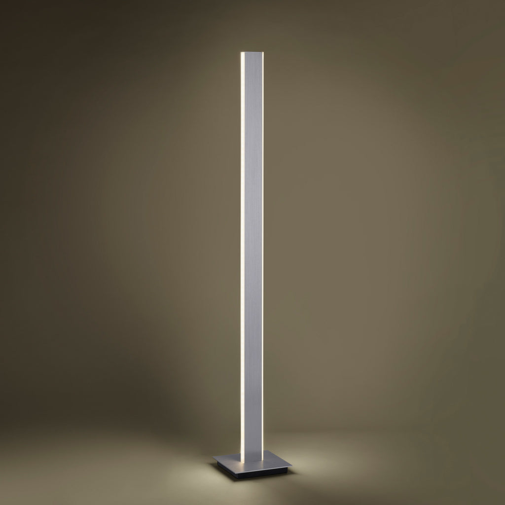 Smart LED-gulvlampe Q-Adriana CCT+RGB aluminium 140 cm montert i rom