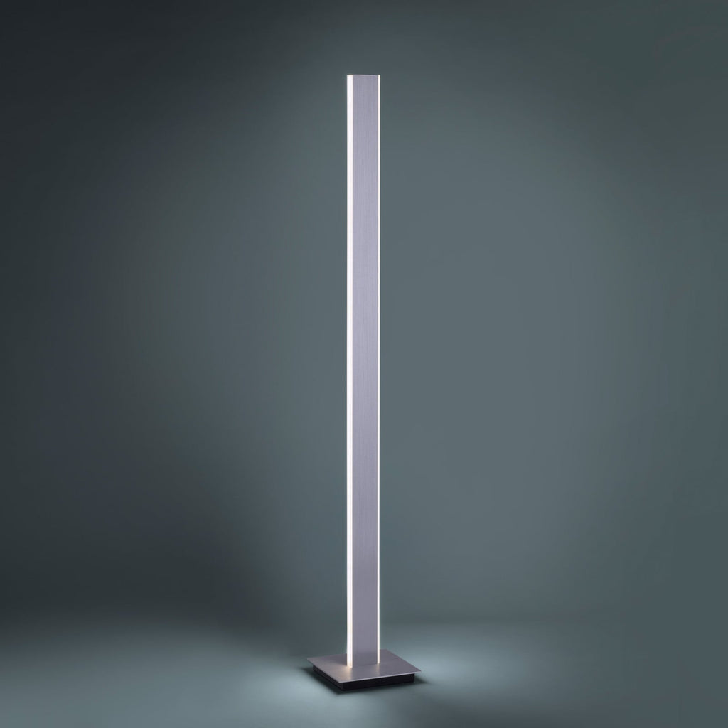 Nærbilde av satinerte akrylpanel på Smart LED-gulvlampe Q-Adriana