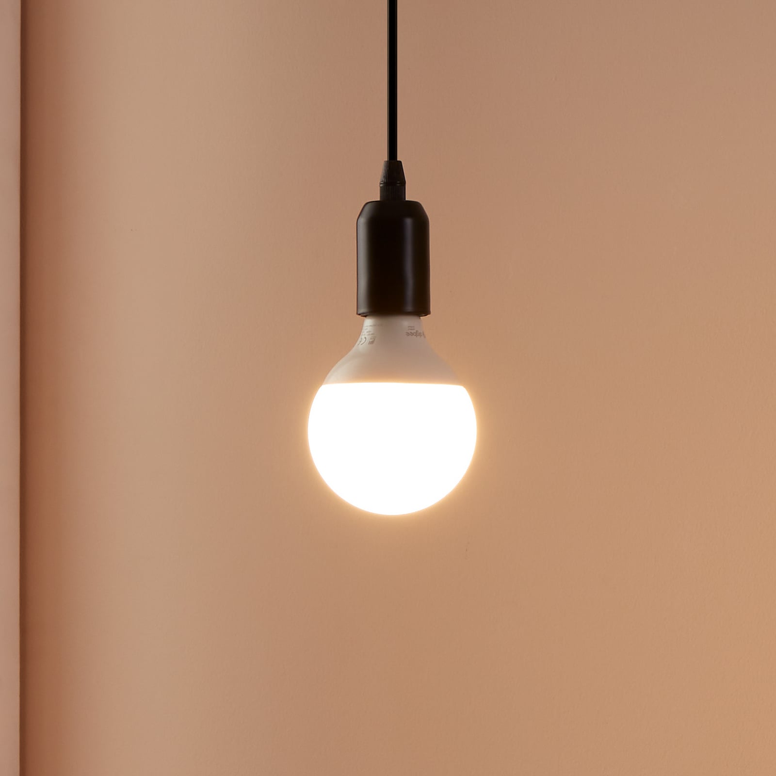 Smart LED-pære E27 13W G95 1300lm RGBW dimbar forfra