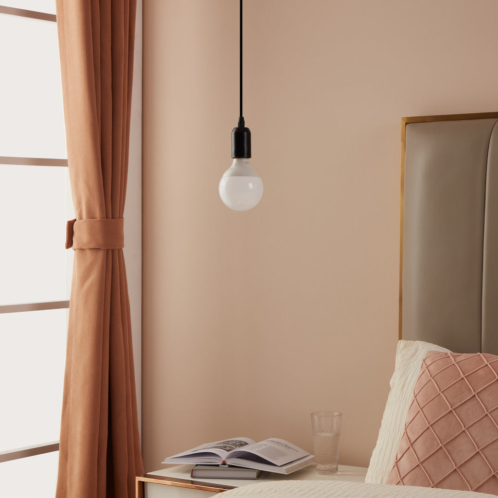 Smart LED-pære E27 13W G95 1300lm RGBW dimbar montert