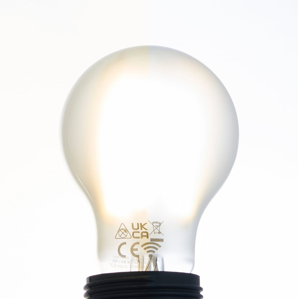 Nærbilde av matt overflate på Smart LED-pære E27 7W CCT dimbar matt WiFi Tuya - LUUMR