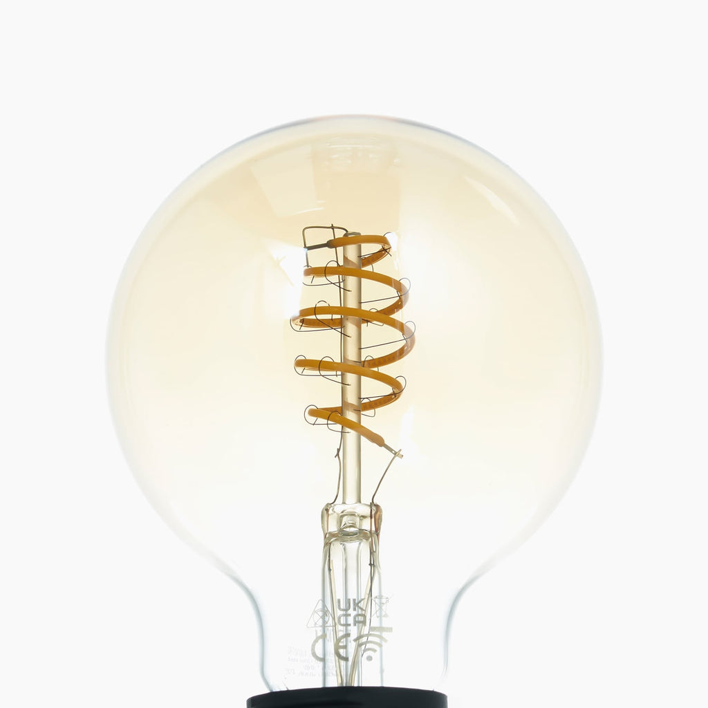 Smart LED-pære G95 E27 4,9W dimbar amber 2500K WiFi LUUMR side