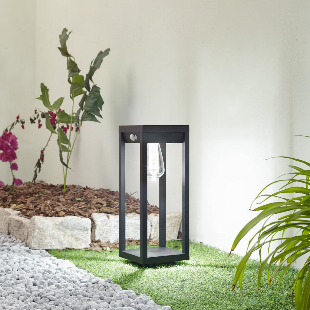 Smart LED solcelle-stolpelampe Enea med sensor bakside