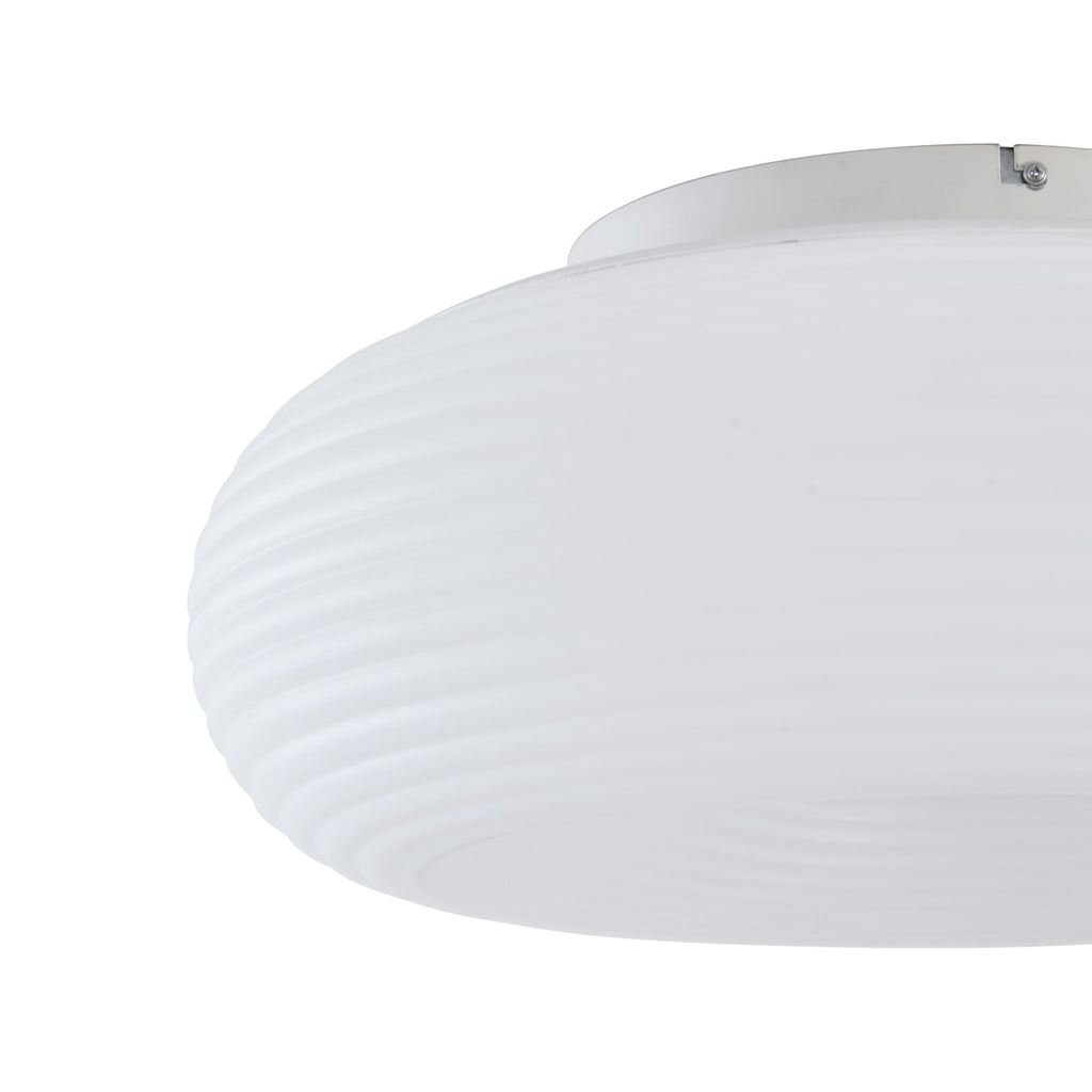 Nærbilde av fjernkontroll til Smart LED taklampe Bolti RGBW CCT dimbar hvit
