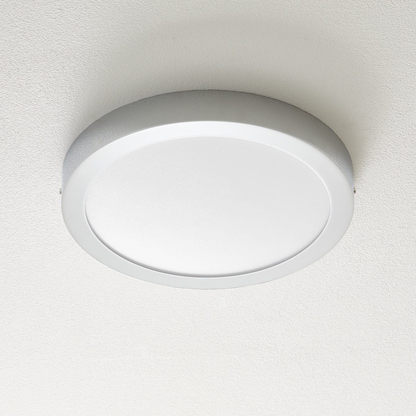 Smart LED taklampe Fueva-C rund dimbar CCT RGB krom bakside