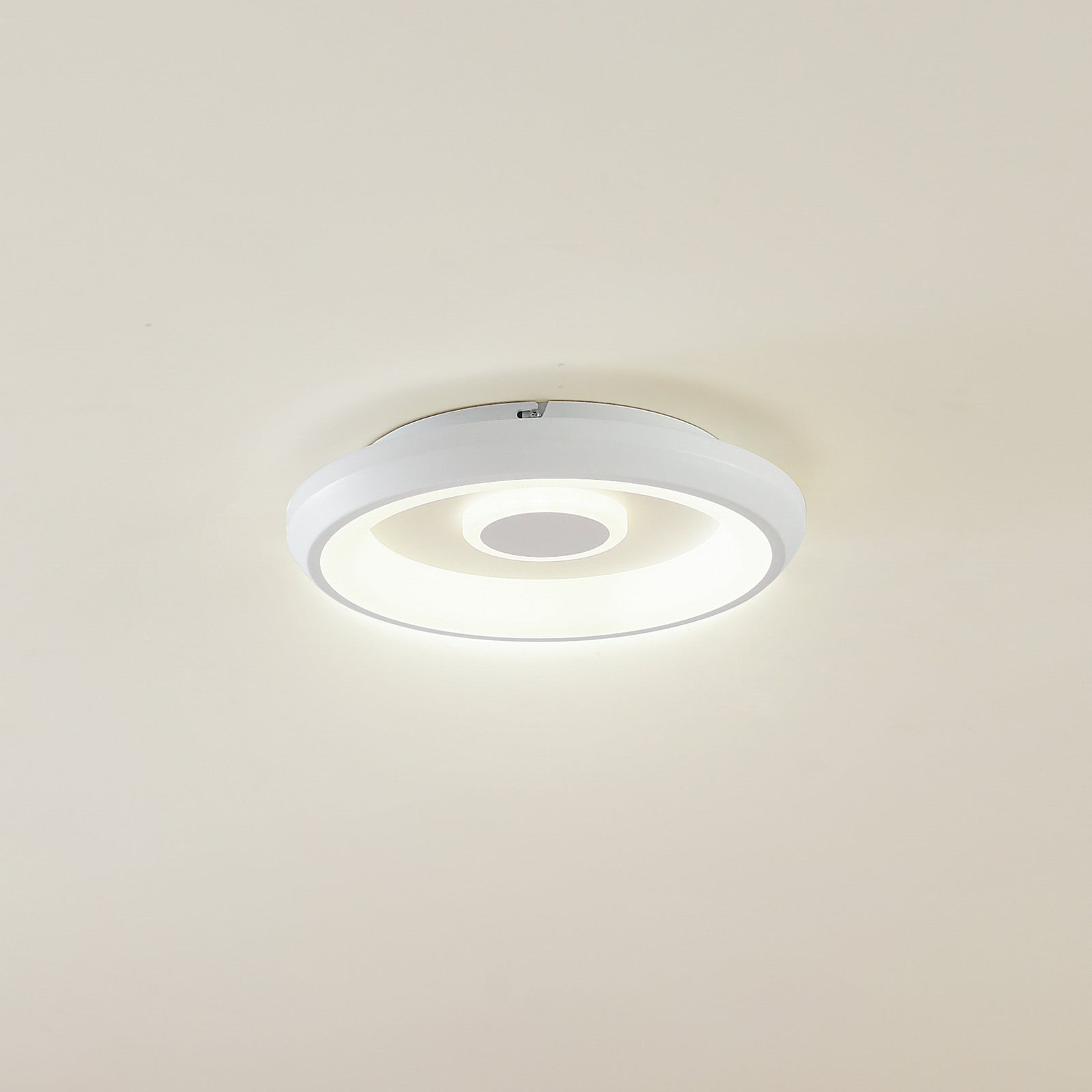Smart LED-taklampe Lynden RGB dimbar hvit foran