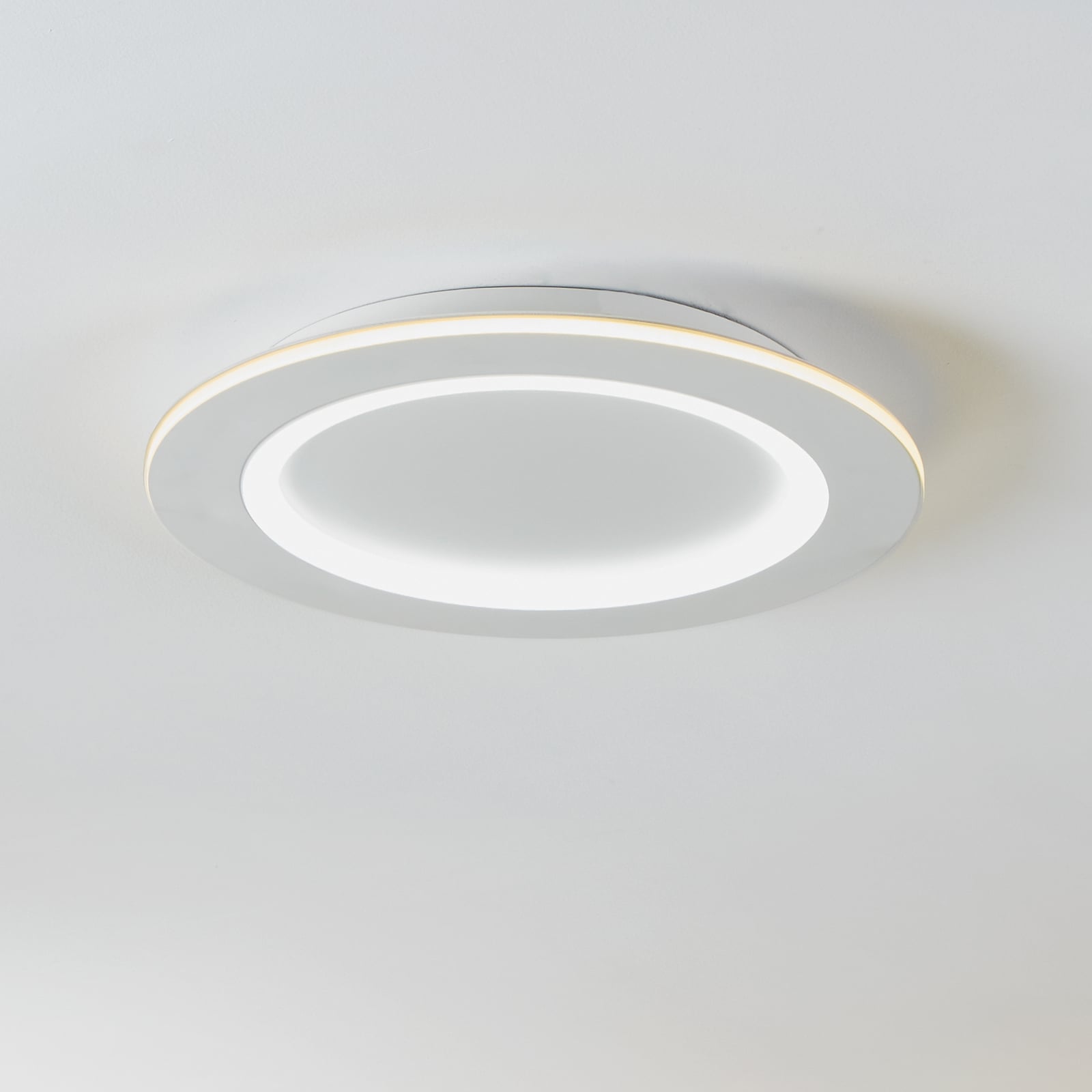 Smart LED-taklampe Padrogiano-Z Ø45 cm hvit RGB CCT forfra