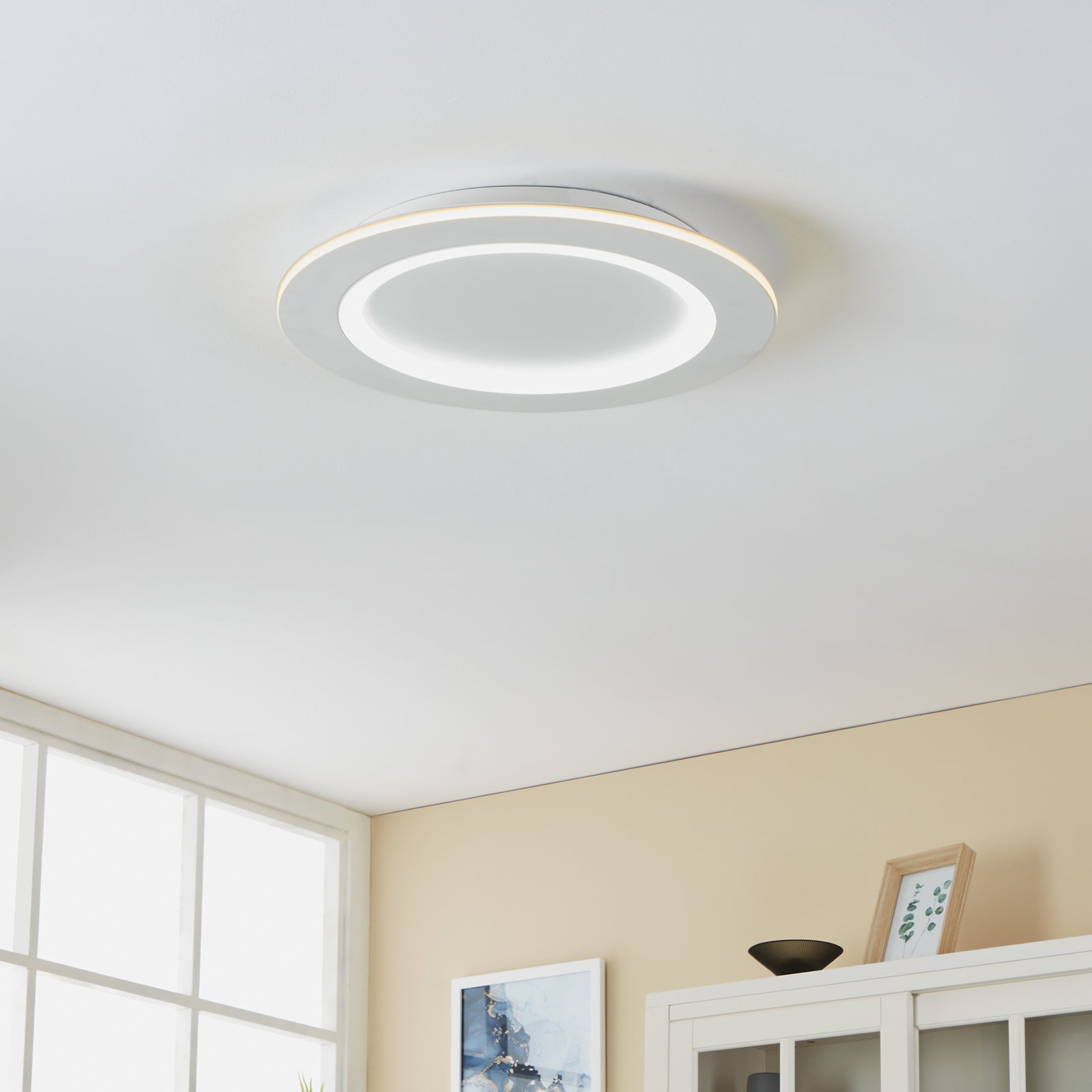 Smart LED-taklampe Padrogiano-Z bakside i hvitt metall