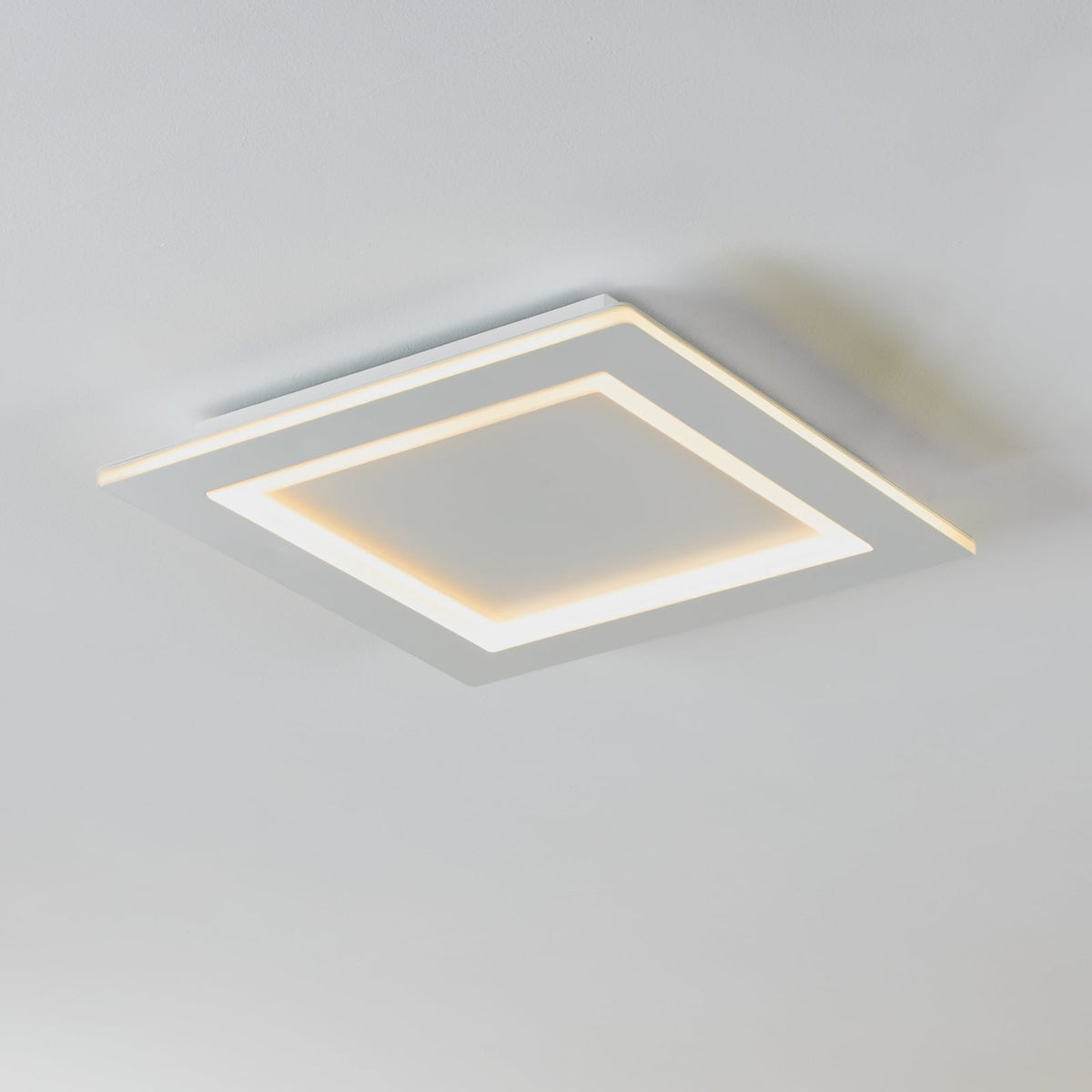 Smart LED-taklampe Padrogiano-Z 45x45 cm RGB CCT forfra