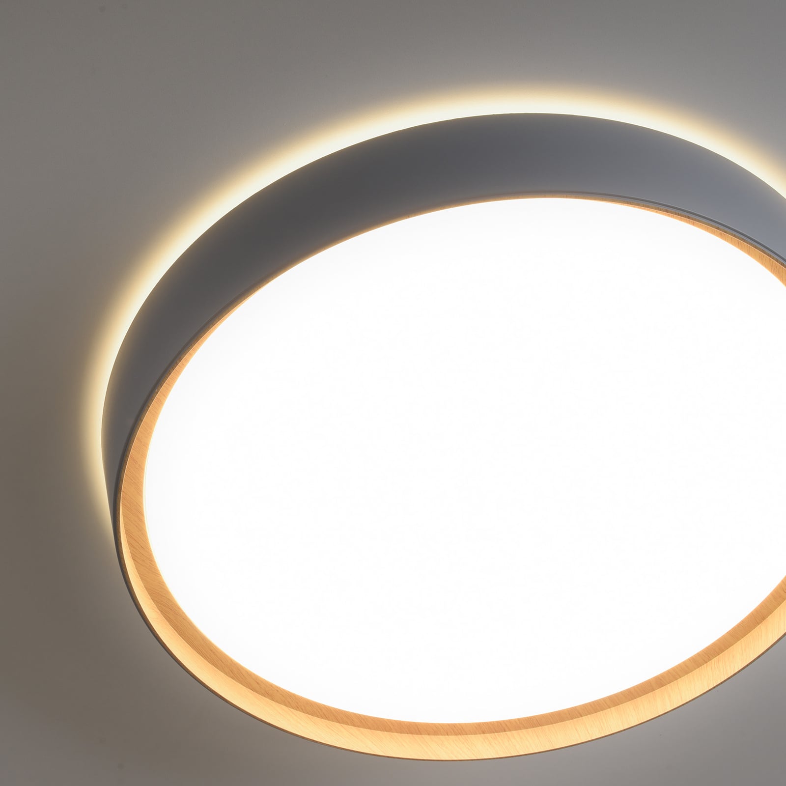 Smart LED-taklampe Q-EMILIA grå/tre lys i bruk