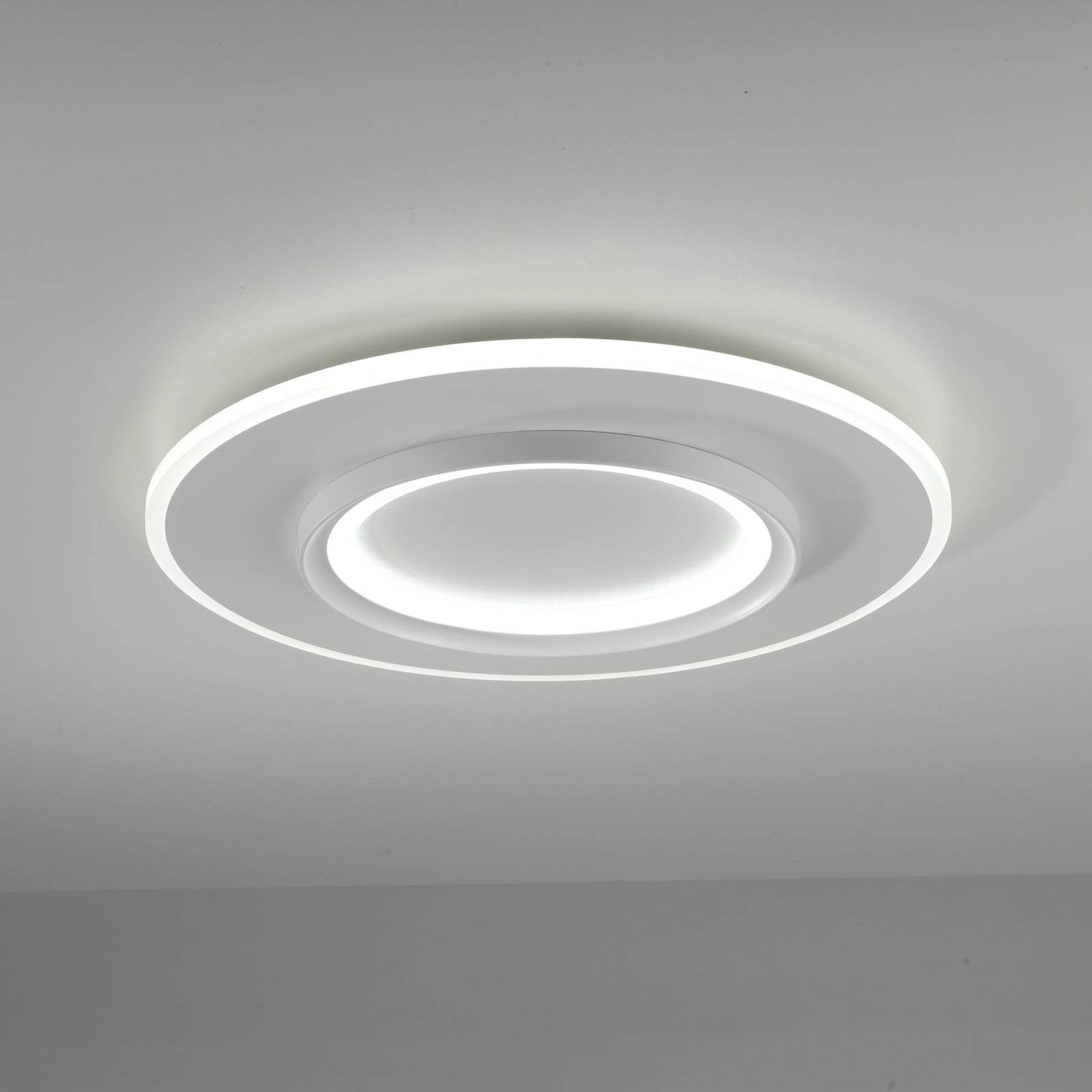 Smart LED taklampe Q-Kalina dimbar CCT RGB hvit Ø50 cm montert i tak