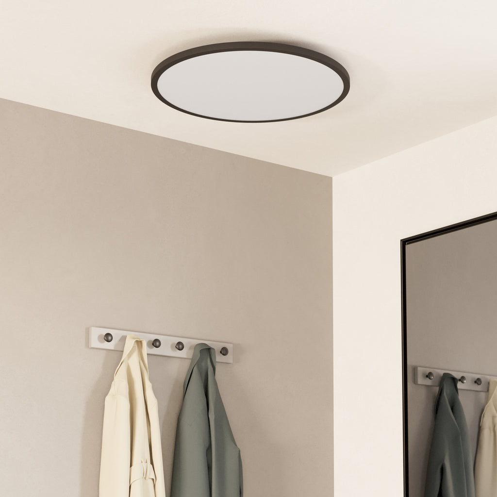 Smart LED-taklampe Sarsina-Z CCT dimbar svart montert i rom