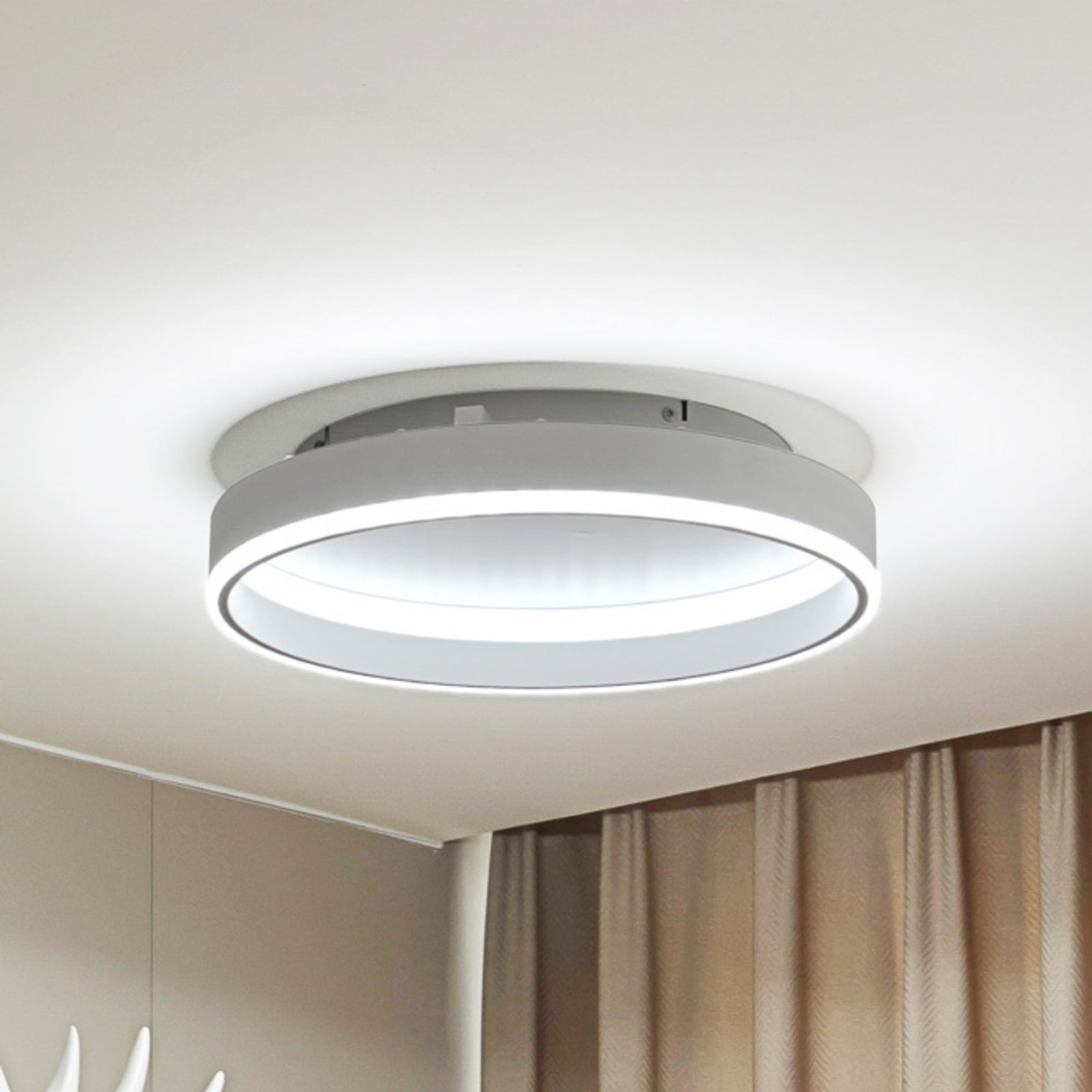 Smart LED-taklampe Yasmen hvit metall Ø40 cm forfra