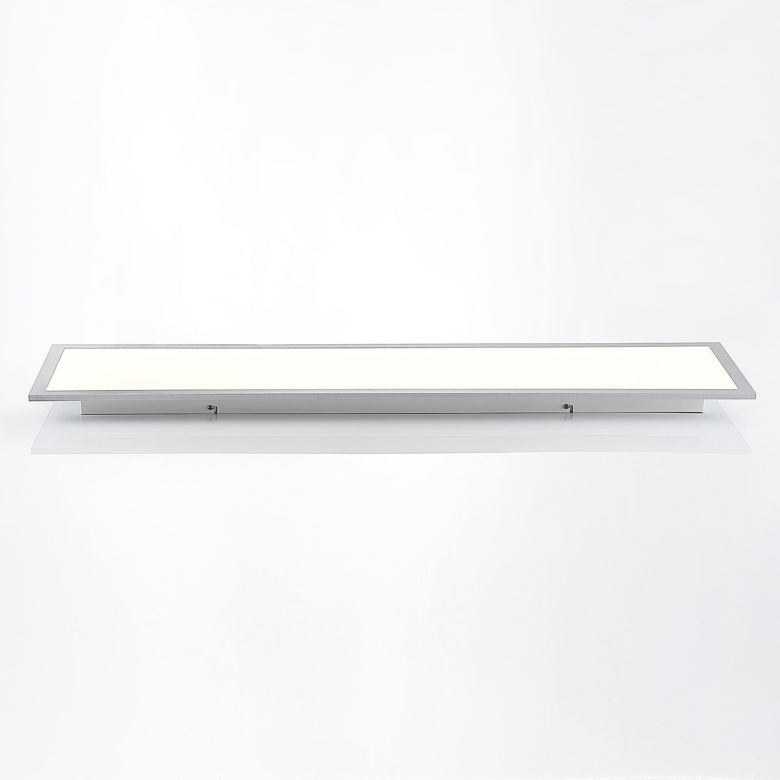 Smart LED-takpanel Kjetil fjernkontroll i bruk
