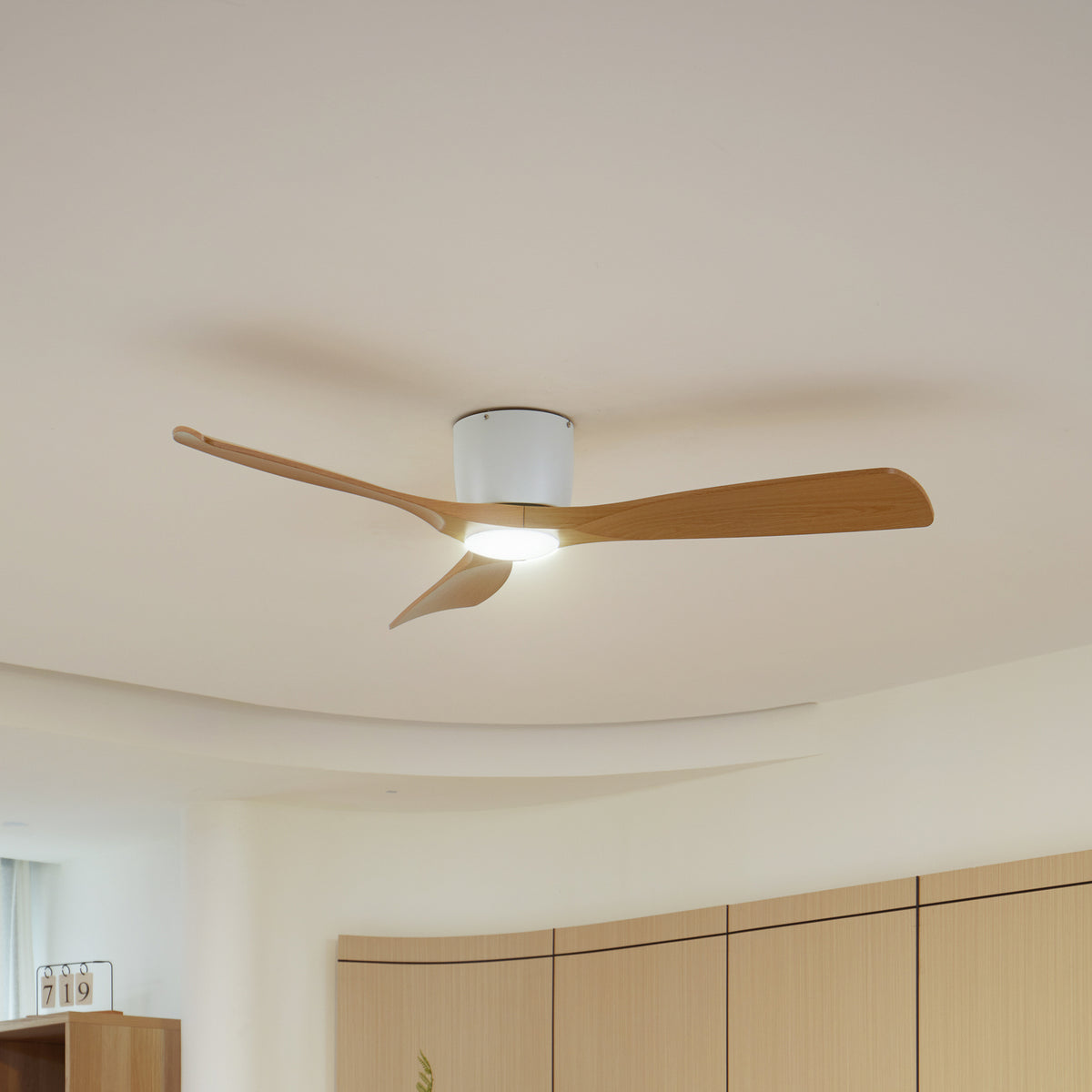 Smart LED takvifte Moneno dimbar hvit/tre Ø131 cm CCT Tuya bakside