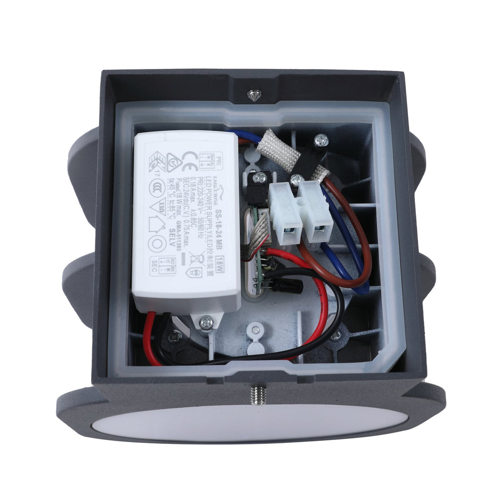 Smart LED utevegglampe Fyra rund CCT RGB dimbar IP54 med lys