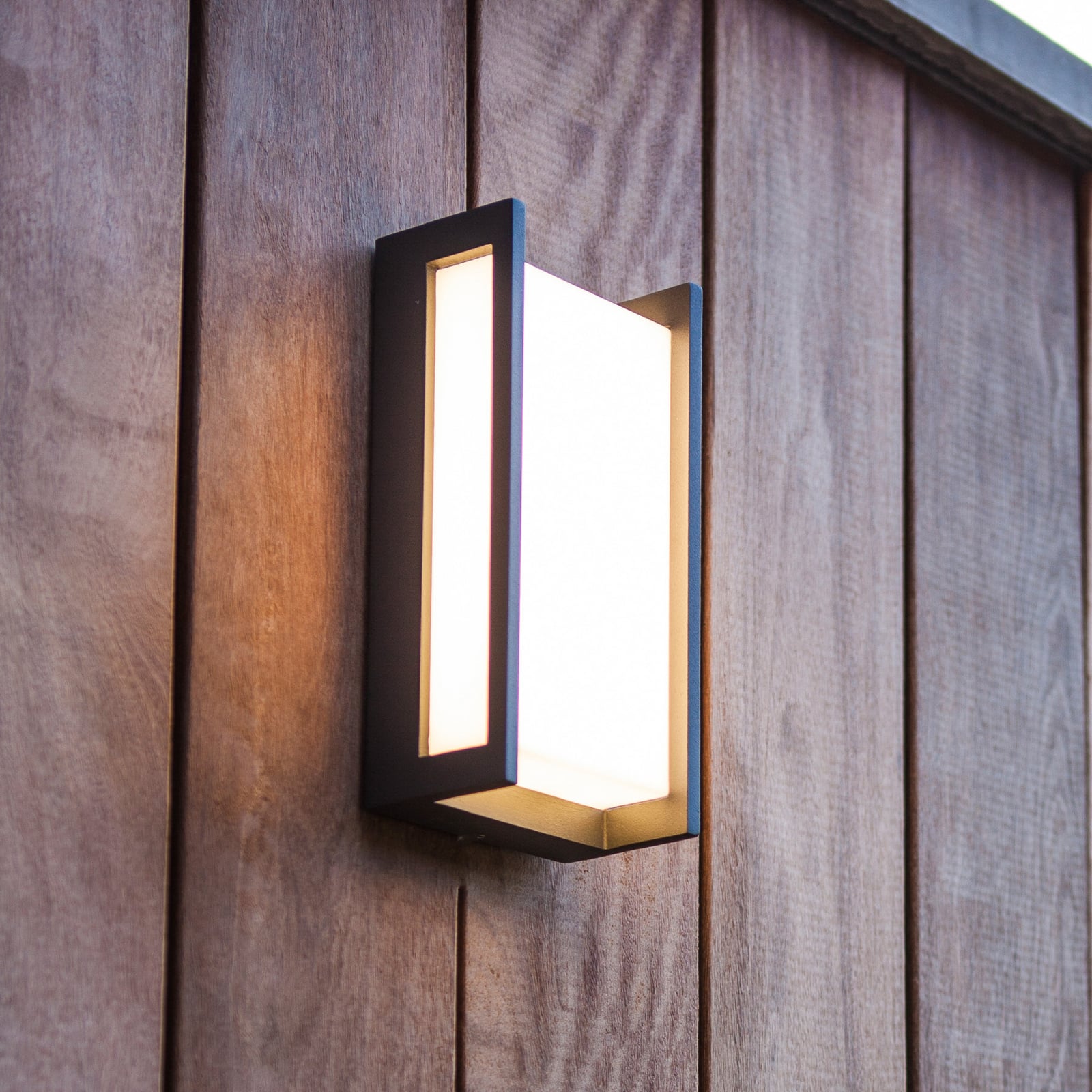 Smart LED utevegglampe Qubo RGBW antrasitt med Bluetooth-symbol