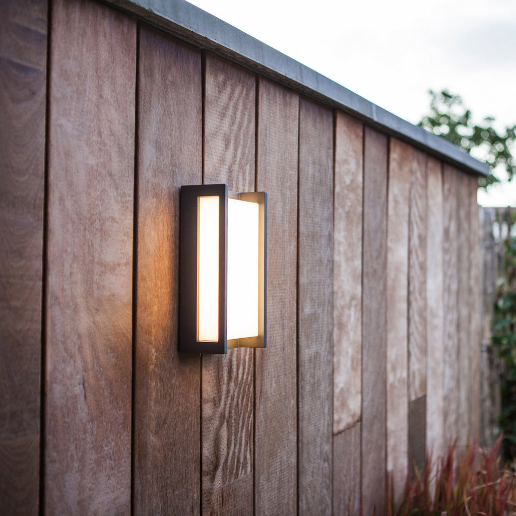 Smart LED utevegglampe Qubo RGBW antrasitt fjernkontroll tilgjengelig