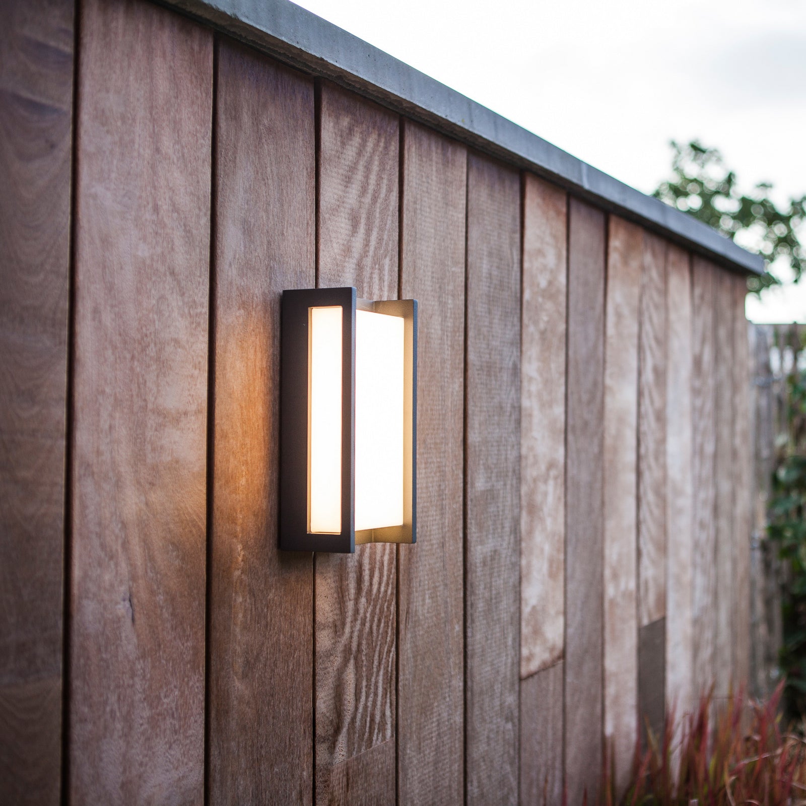 Smart LED utevegglampe Qubo RGBW antrasitt fjernkontroll tilgjengelig