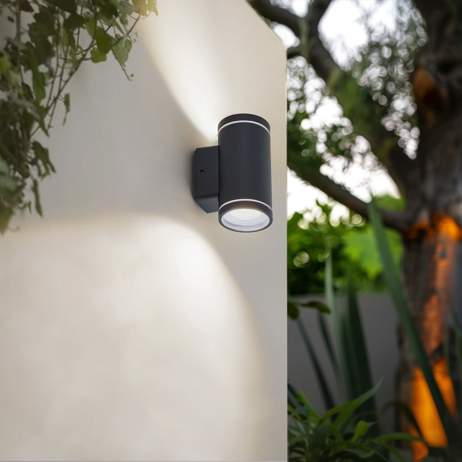 Detalj av Smart LED utevegglampe Valtin CCT RGB rustfritt stål IP54