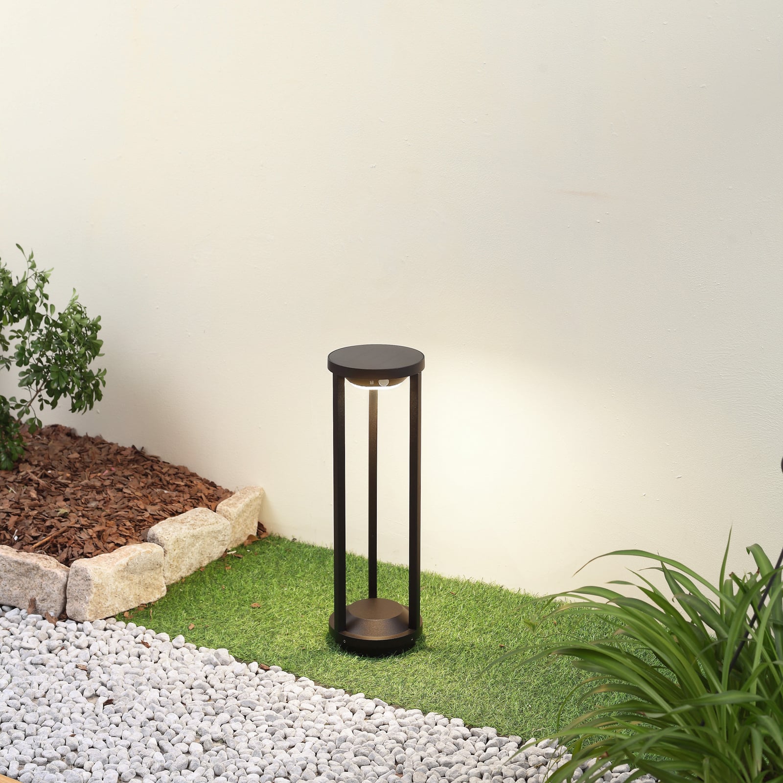 Solar LED sti-lampe Nilea med bevegelsessensor forfra svart