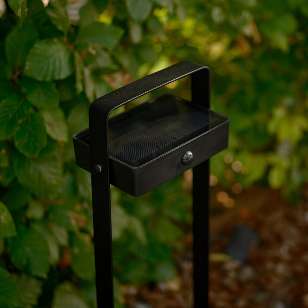 Solar LED sti-lampe Saulio svart aluminium lysdetalj
