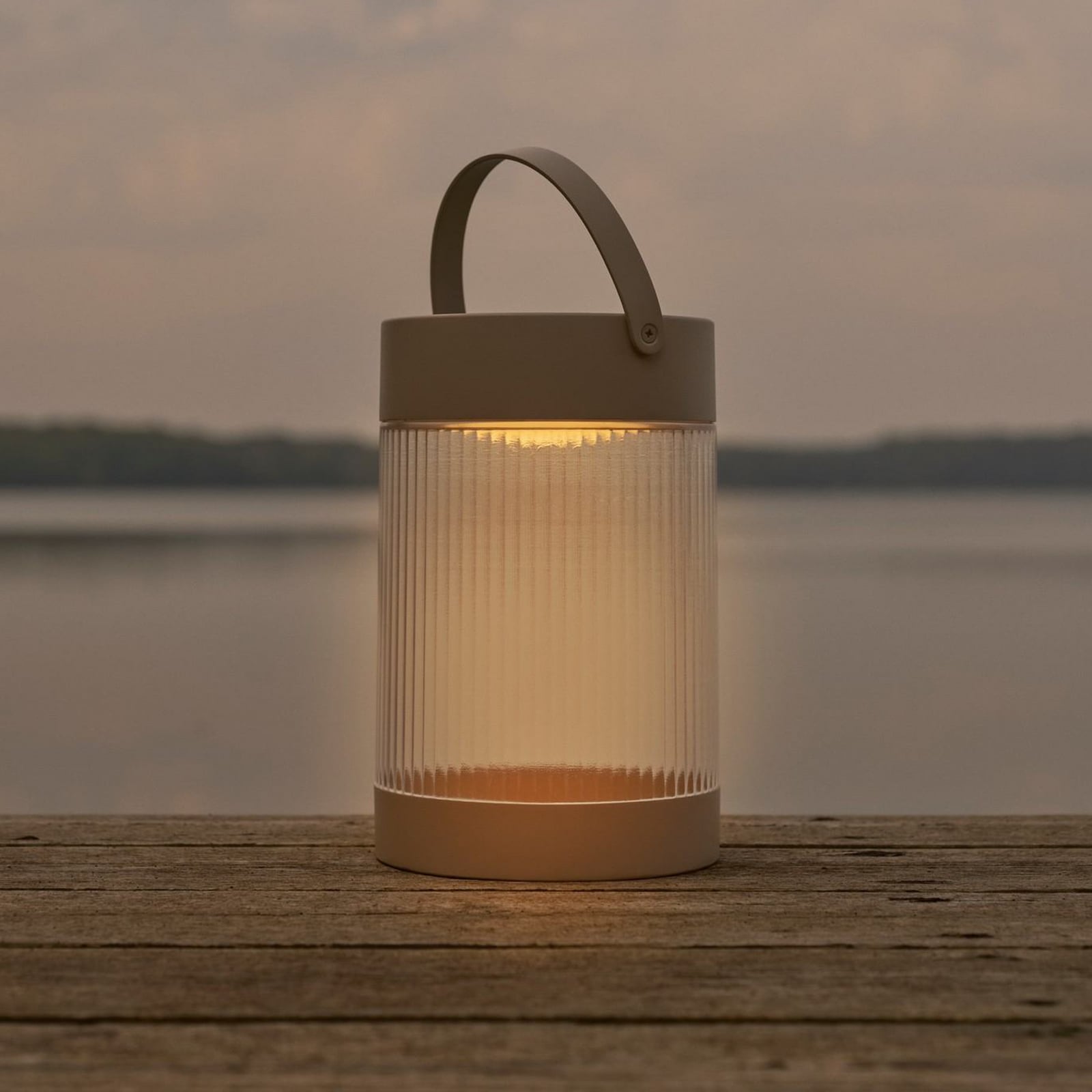 Solcelle-bordlampe Coupar sandfarget plast 22 cm forfra