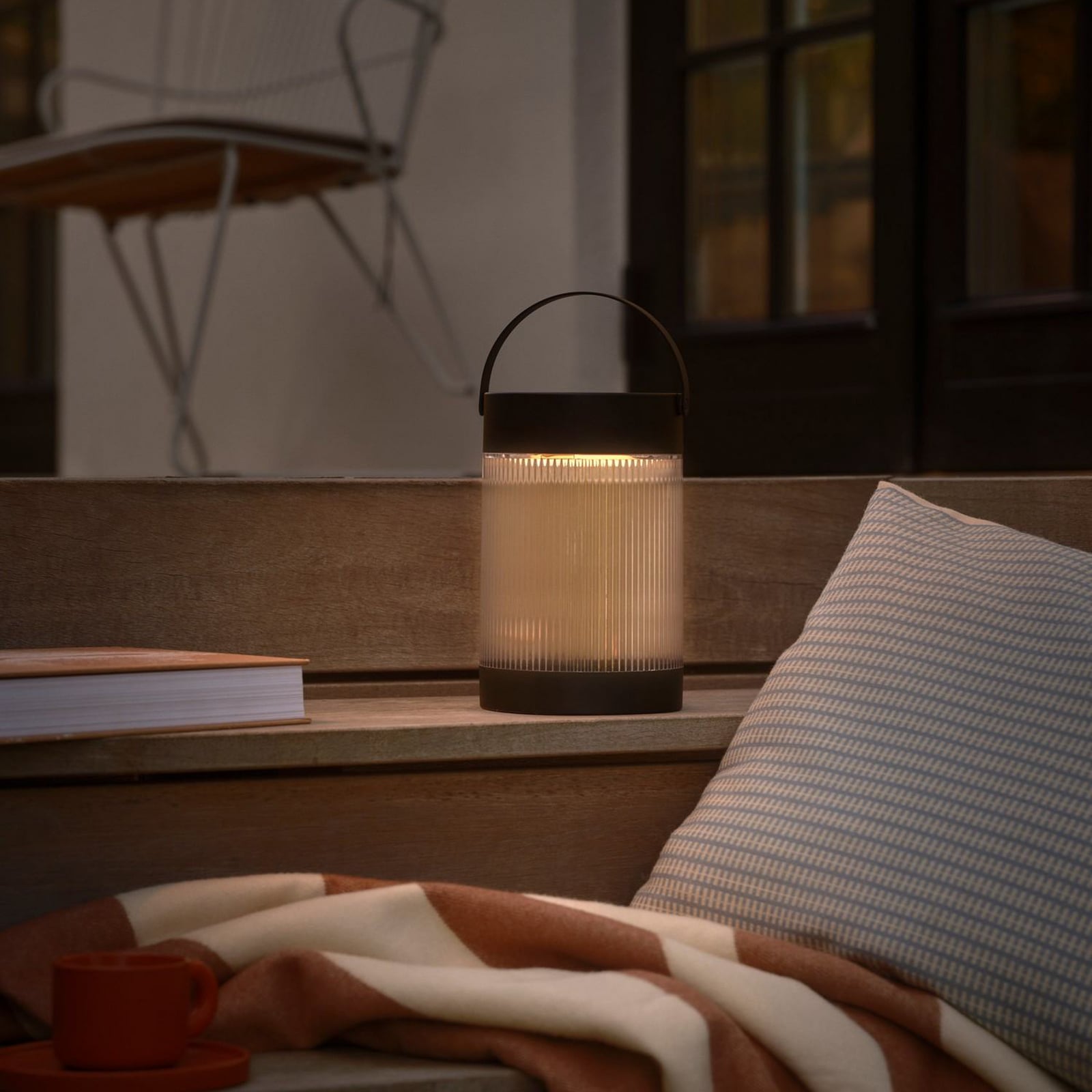 Detalj av dimmer på Solcelle bordlampe Coupar svart dimbar 22 cm