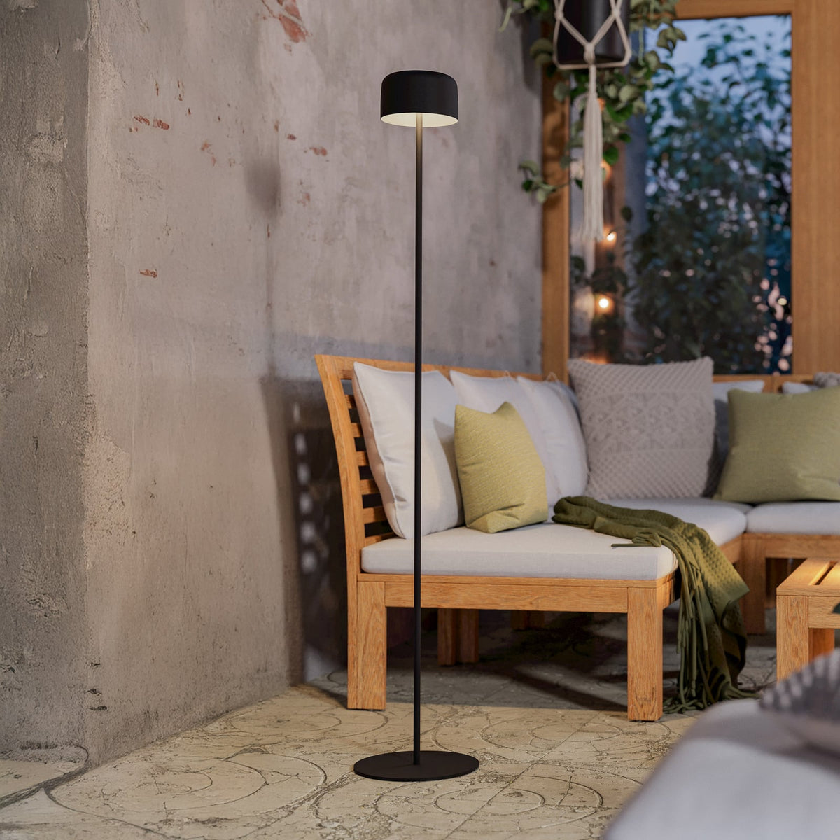 Solcelle-LED-terrasselampe Roccanova-L svart forfra
