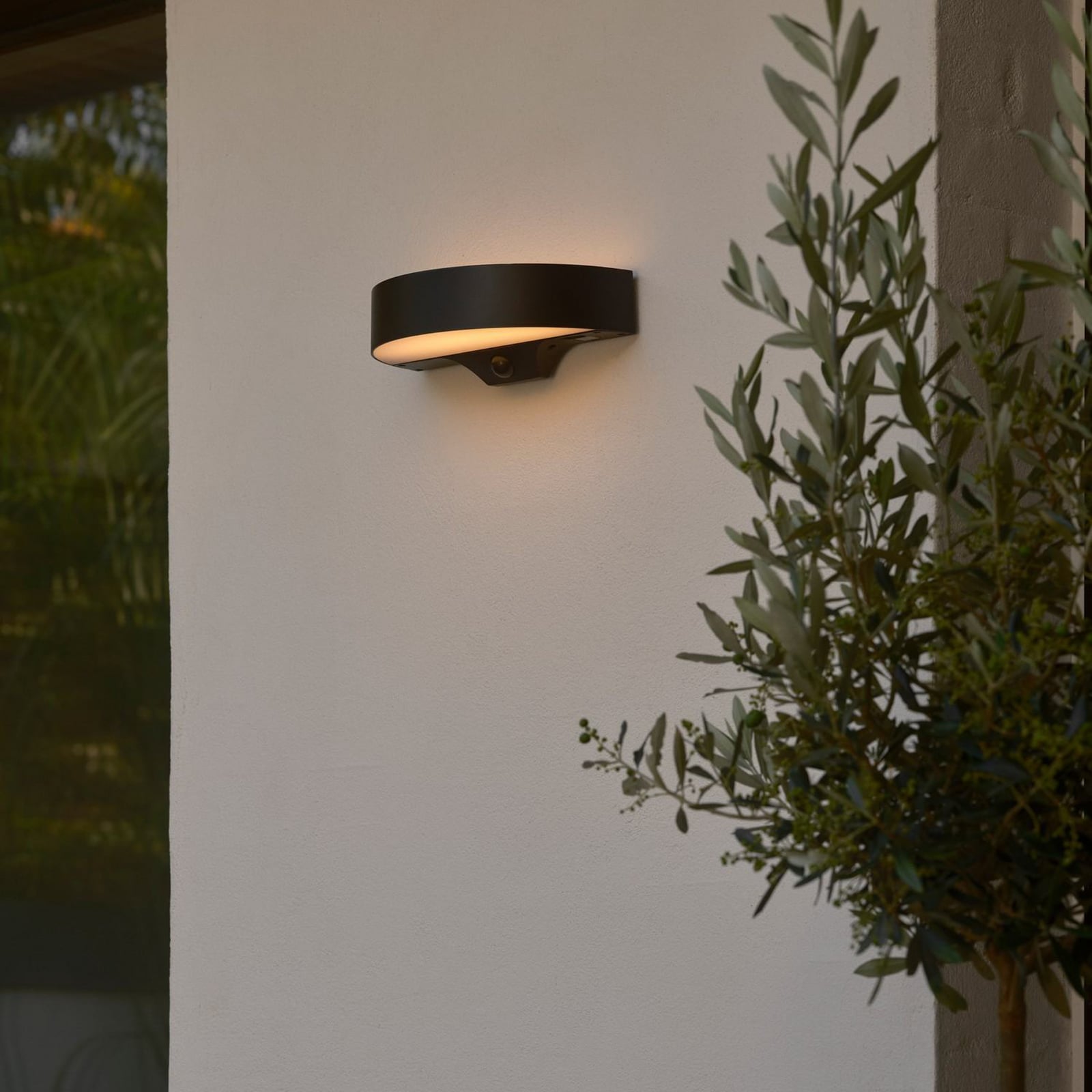 Bakside av Solcelle utevegglampe Monay Round svart