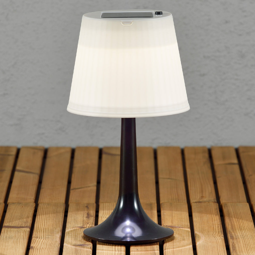 Detalj av solcellepanel på Solcellebordlampe Assisi Sitra svart IP44