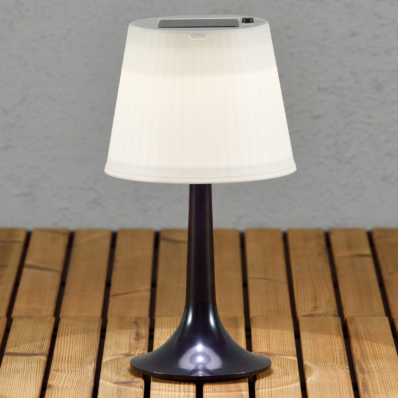 Detalj av solcellepanel på Solcellebordlampe Assisi Sitra svart IP44