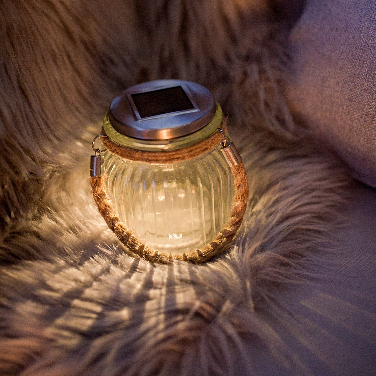 Lysbrytning i glasset på Solcellebordlampe Jar glass med skumringssensor IP44