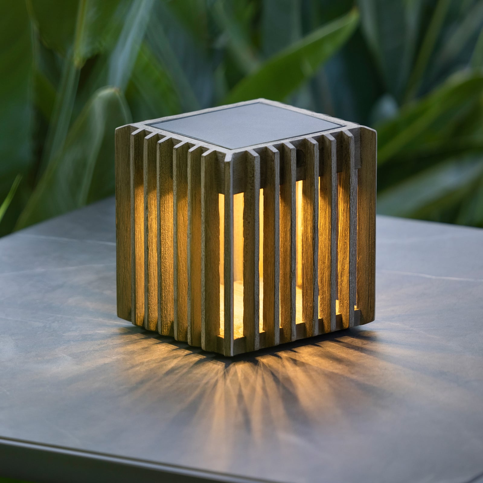 Solcellebordlampe LED Verti dimbar teak 3000K IP66 forfra