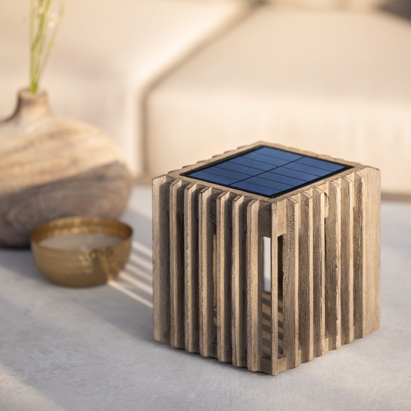Solcellebordlampe LED Verti dimbar teak 3000K IP66 montert på bord