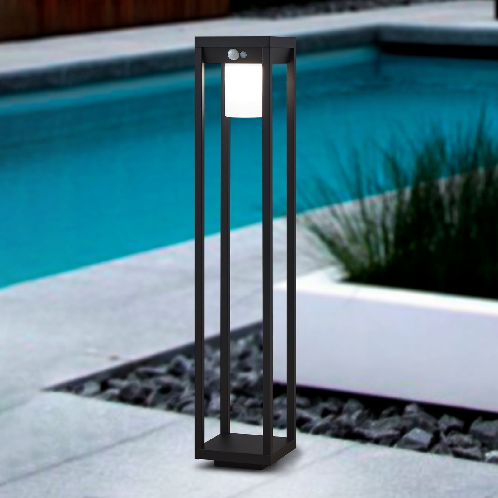 Solcelledrevet LED sti-lampe Martano med bevegelsessensor IP44 EGLO forfra