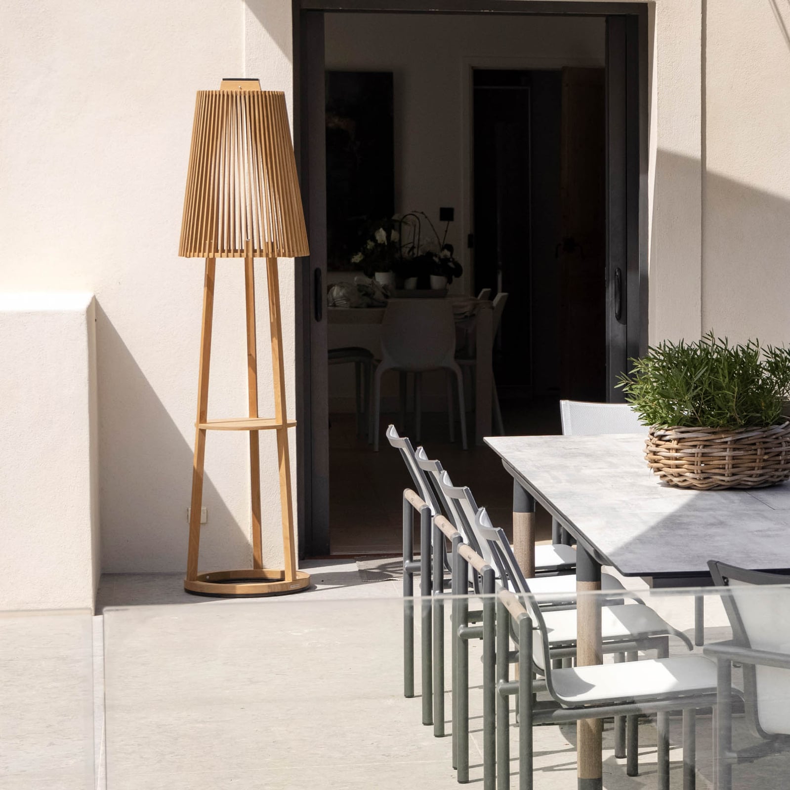 Solcellegulvlampe Tecka teak med bevegelsessensor IP55 bakside