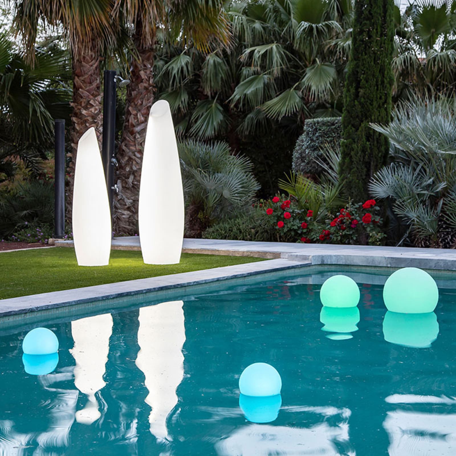 Solcellelampe Buly kule flytende nærbilde