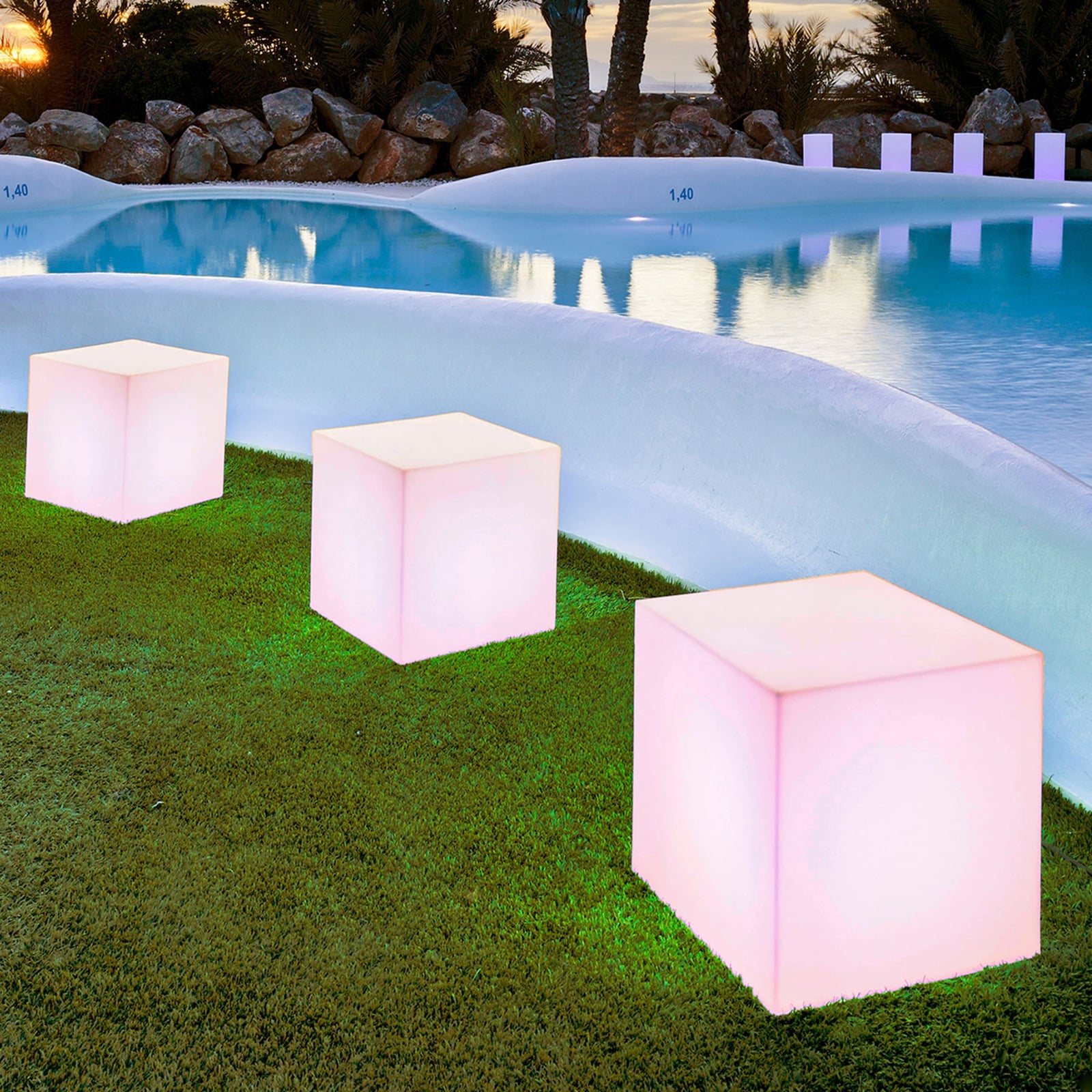 Solcellelampe Cuby terning dimbar RGB IP65 53 cm bakside