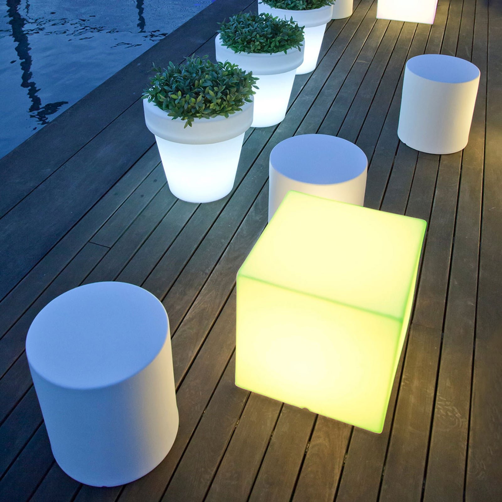 Solcellelampe Cuby terning dimbar RGB IP65 53 cm detalj